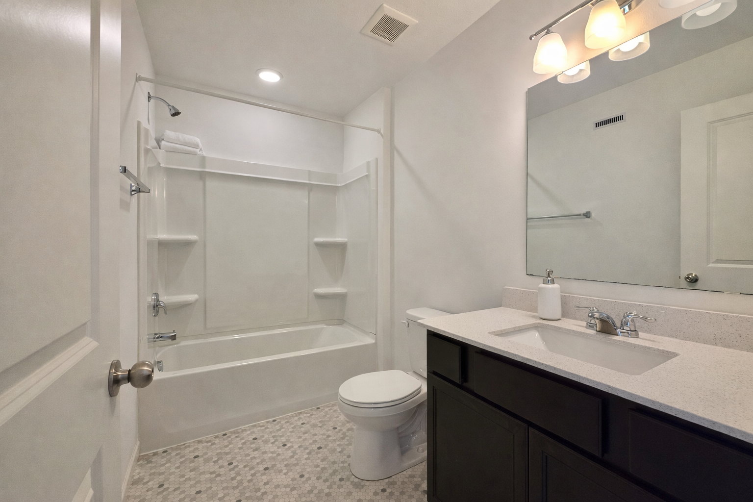 11 Upper Full Bath.png