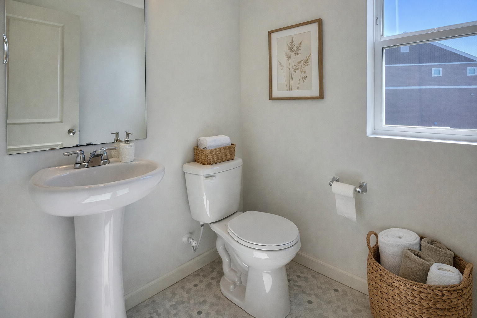 06 Main Floor 1:2 Bath.png