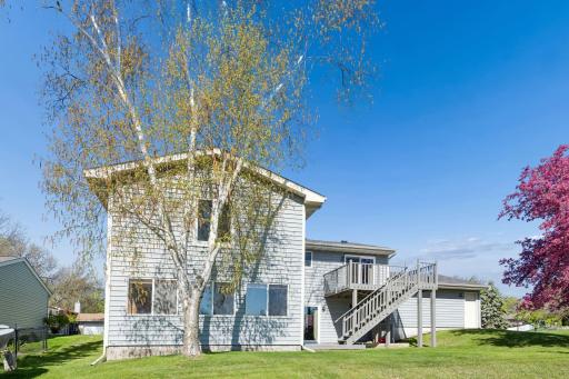 The upper and lower deck provide all the space you need to relax and entertain.