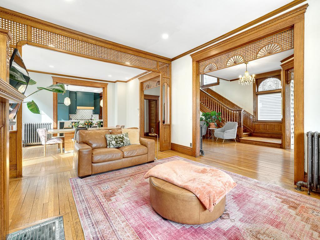 10 - Living Room.jpg