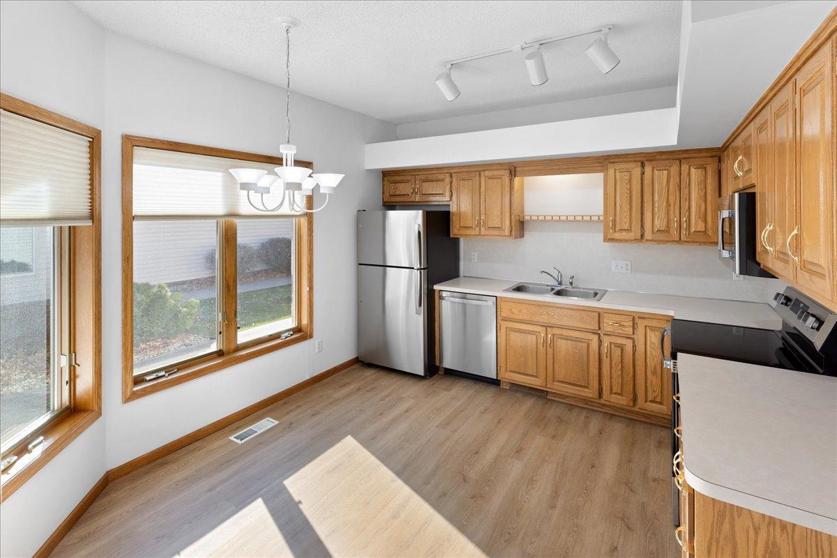 Light and Bright eat-in Kitchen