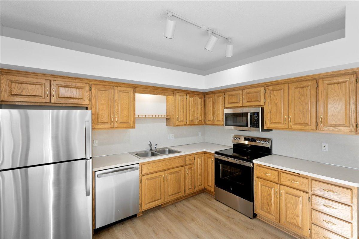 NEW Stainless Appliances, NEW LVP flooring