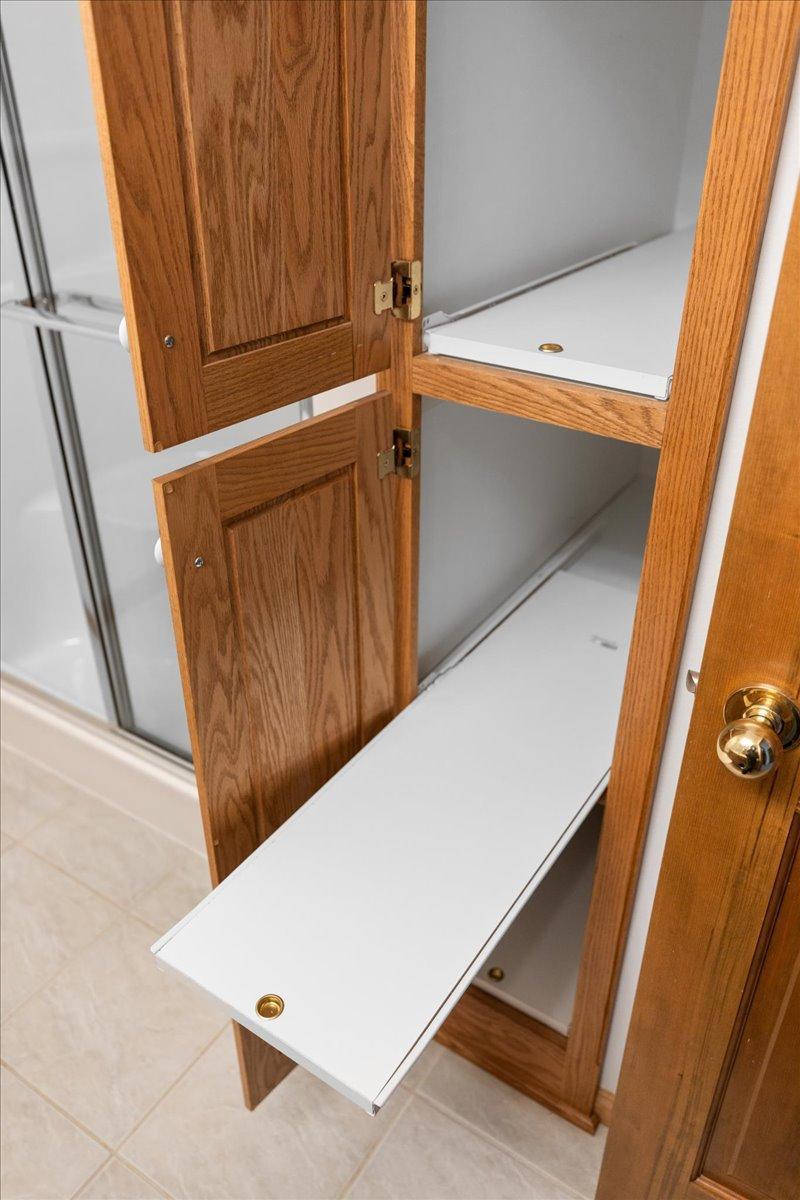 Roll out shelves in main full Bath