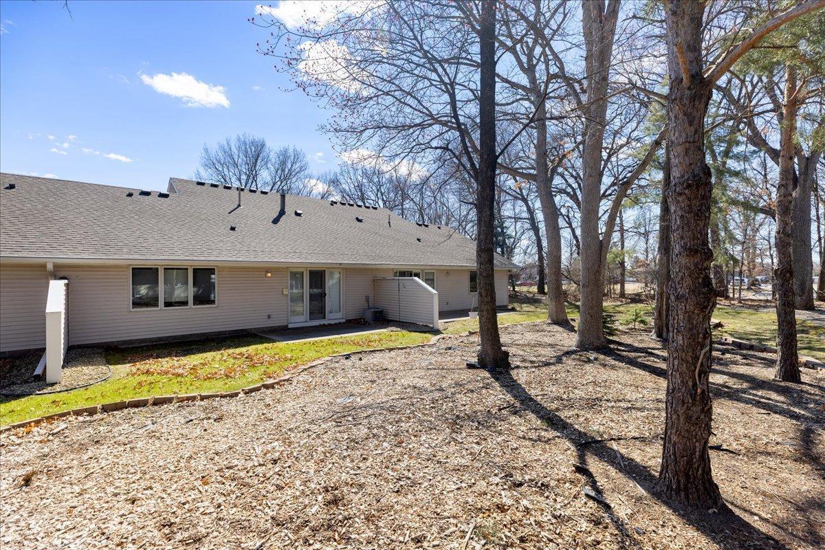 Nice green space at walk-out