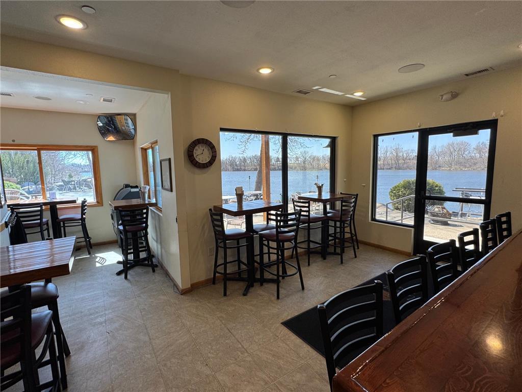 Mainfloor Bar looking out to the lake