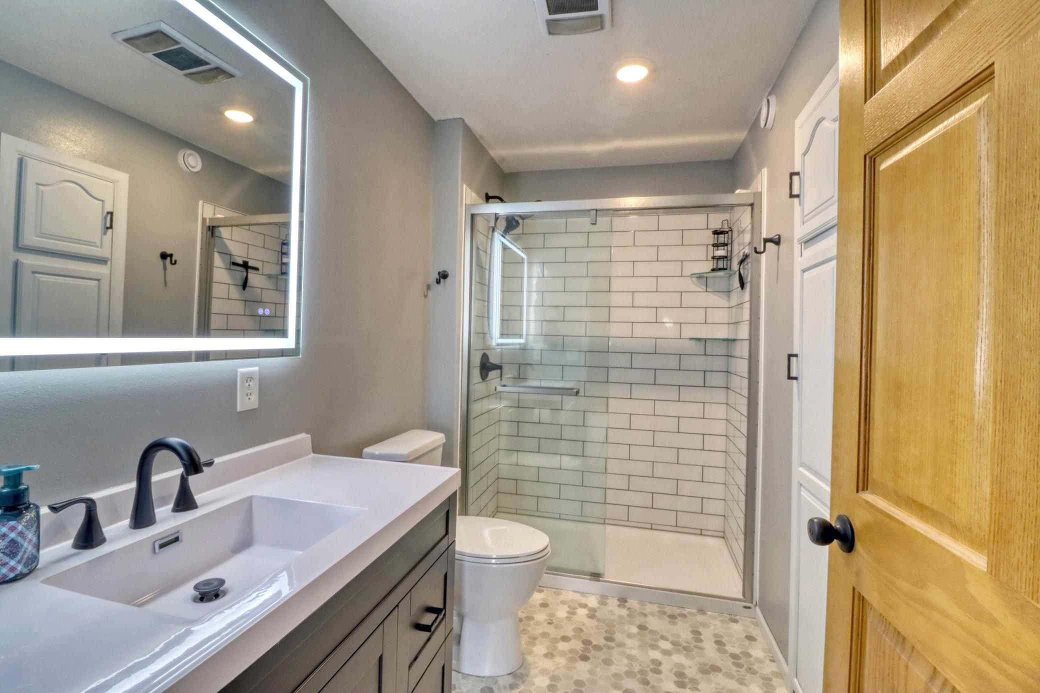 Primary Bathroom1_1.jpg