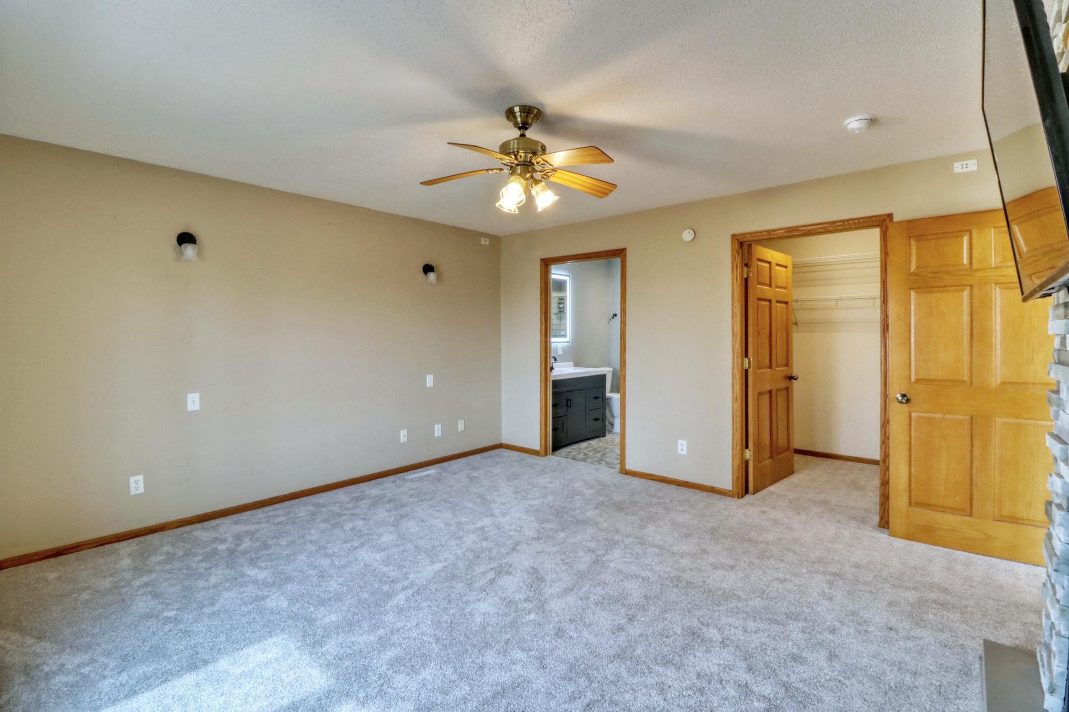 Primary Bedroom1_3.jpg