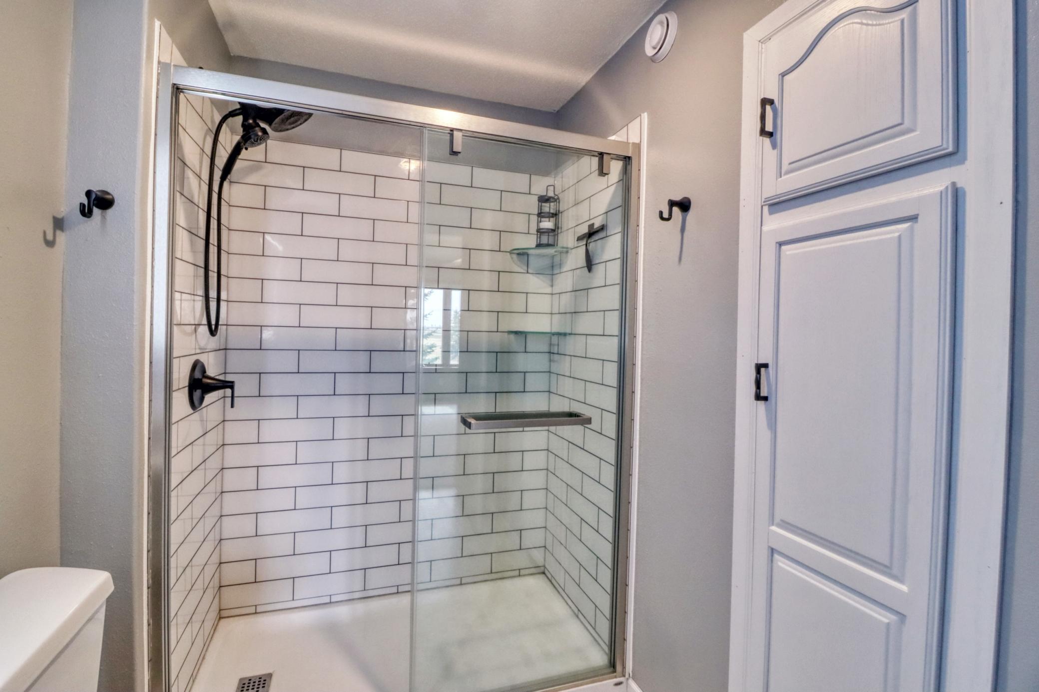 Primary Bathroom1_3.jpg