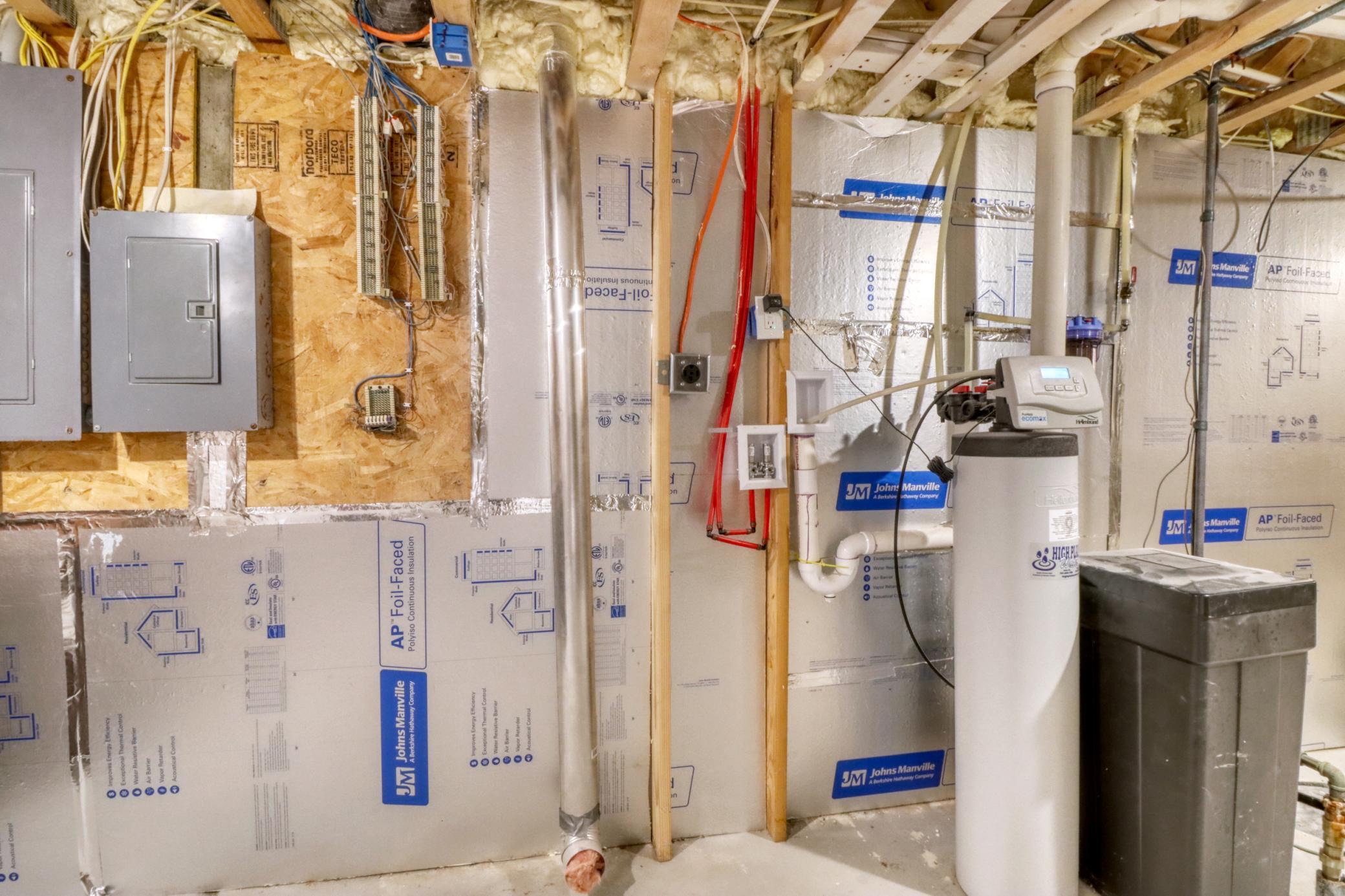 Basement Laundry1_1.jpg