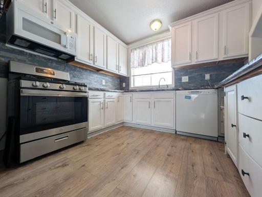 238 PINEWOOD Boulevard, West Fargo, ND 58078