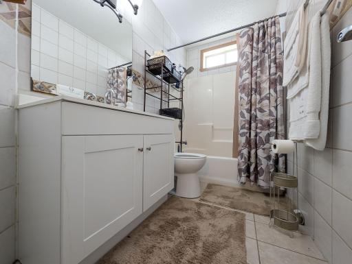 238 PINEWOOD Boulevard, West Fargo, ND 58078