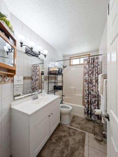 238 PINEWOOD Boulevard, West Fargo, ND 58078