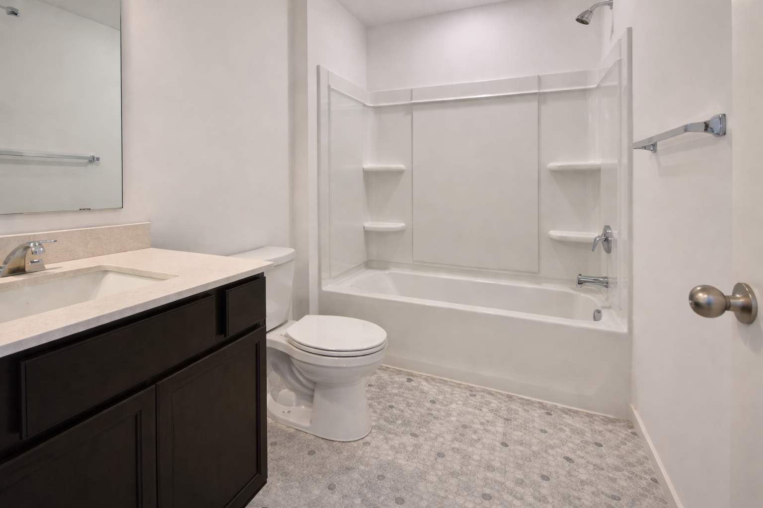 13 Upper Full Bath.png