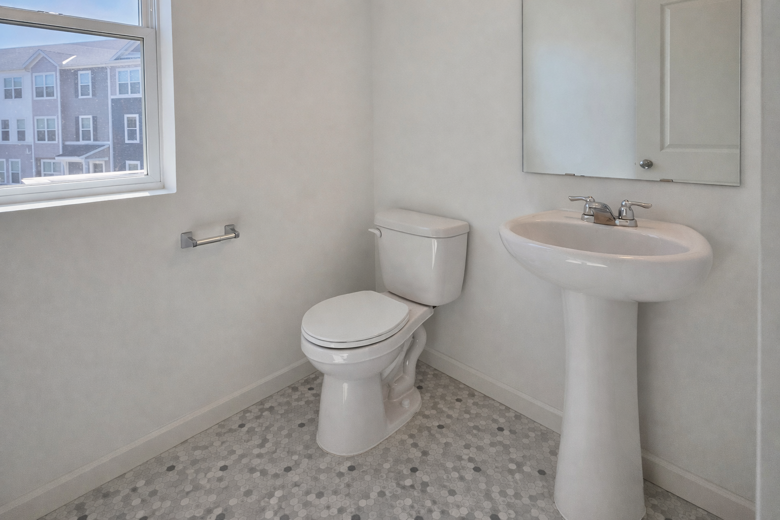 08 Main Floor 1:2 Bath.png