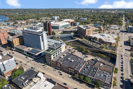 Easy access to downtown restaurants and shops