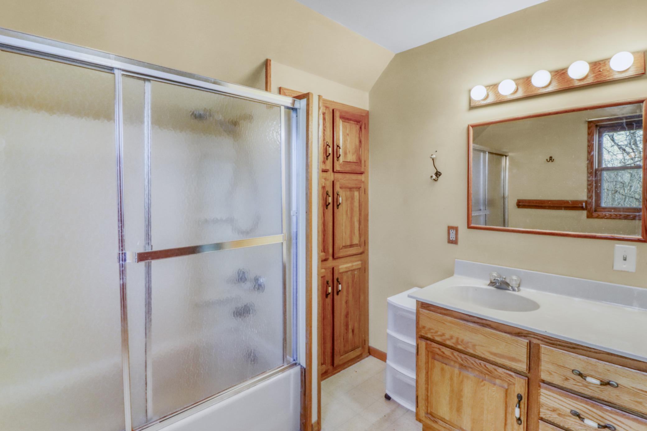 Upstairs Bathroom1_0.JPG