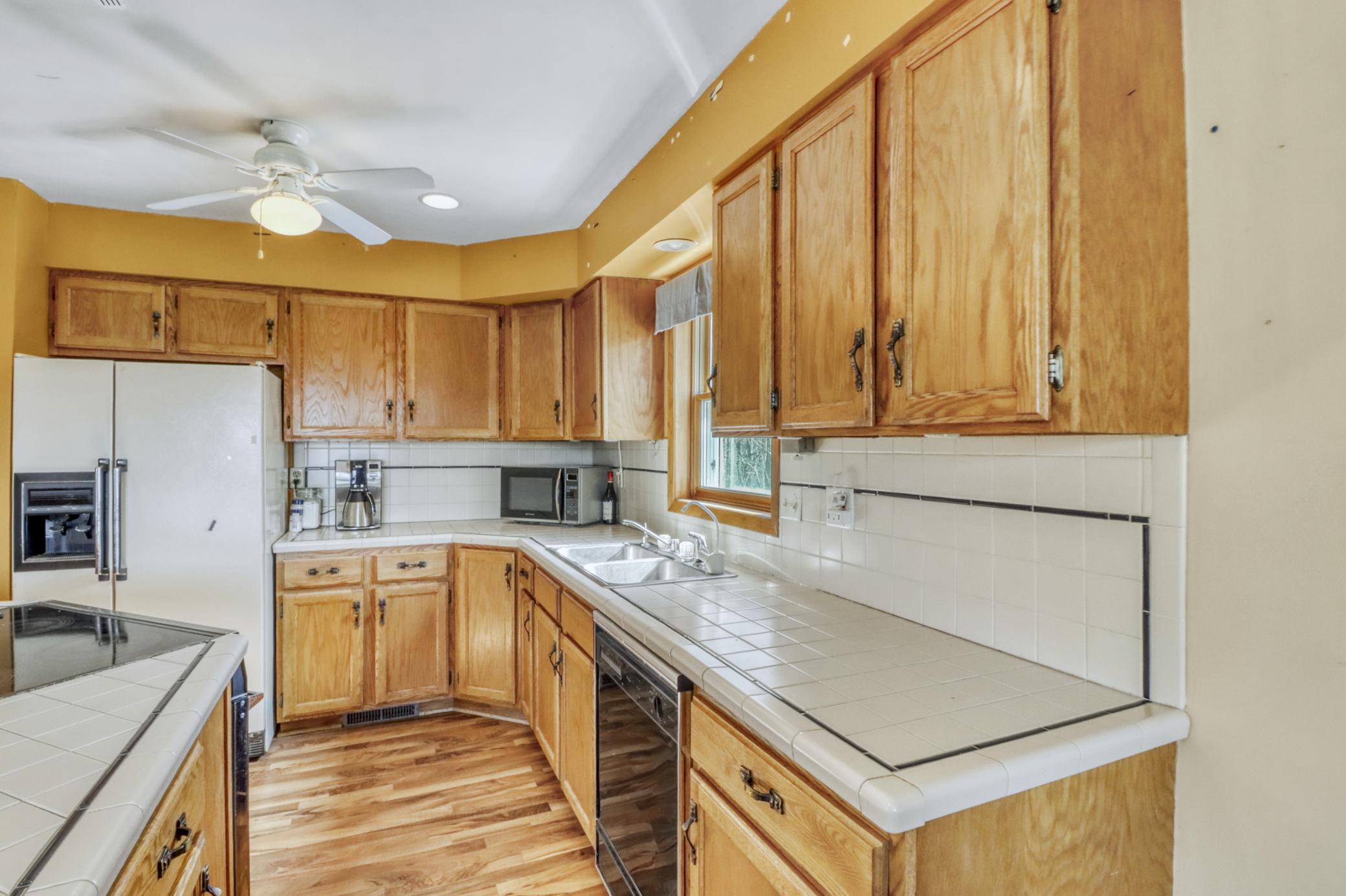 Kitchen1_5.JPG