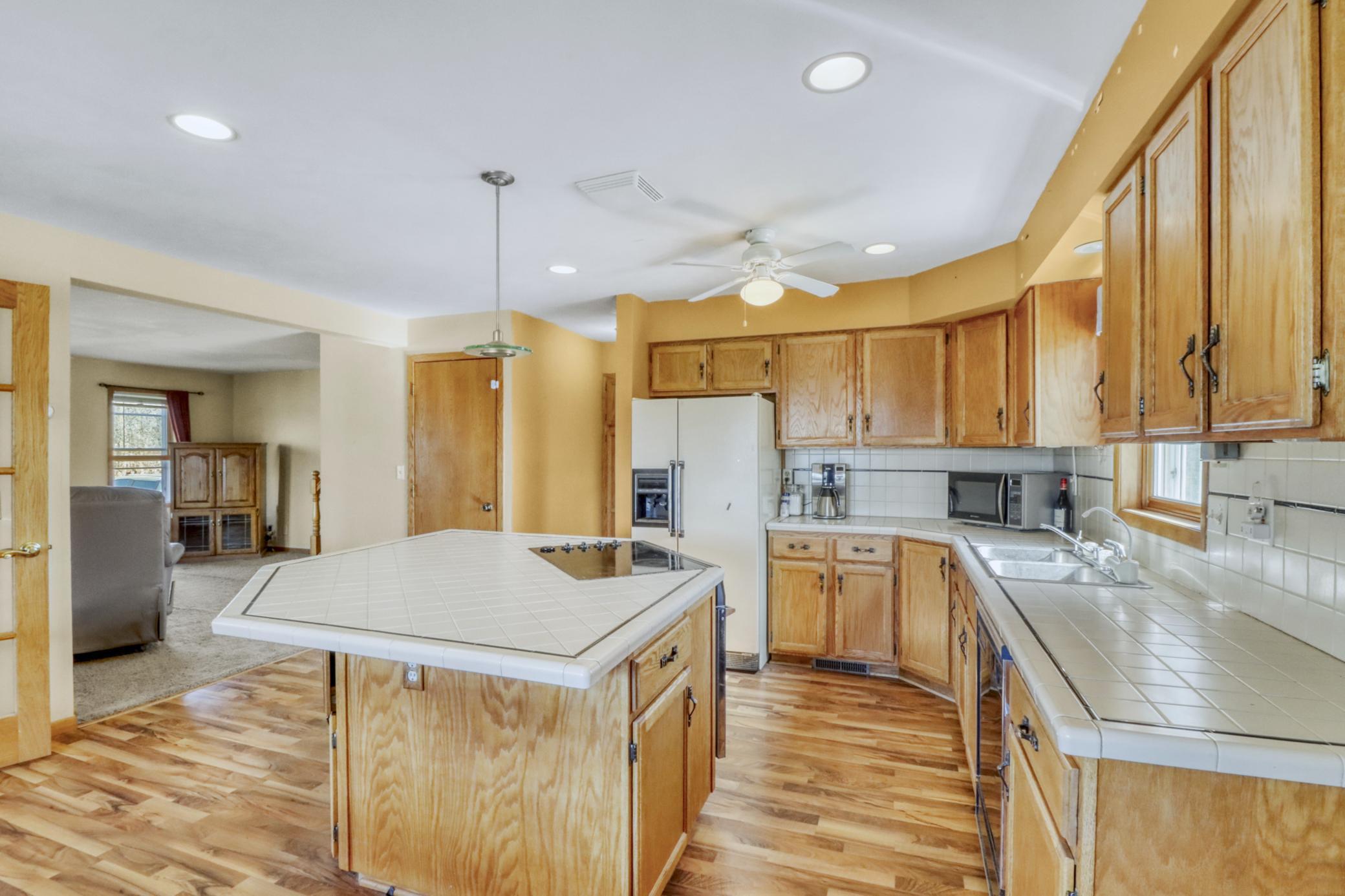 Kitchen1_4.JPG