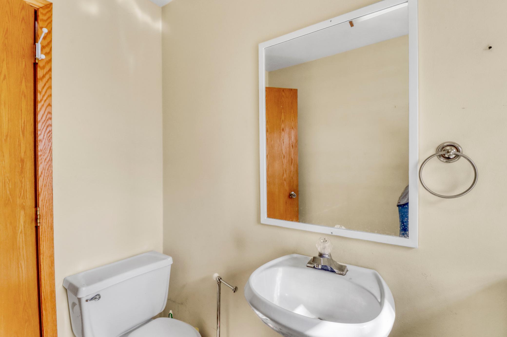 Half-bath1_1.JPG