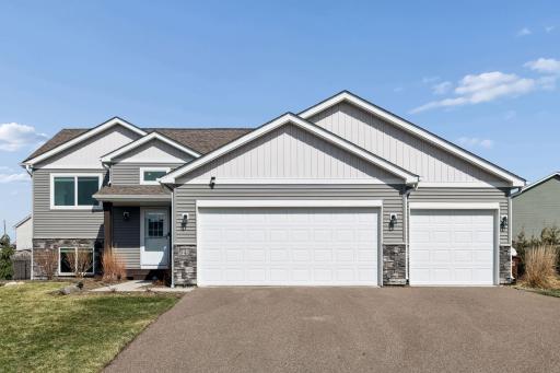 940 Lakewood Trail, Young America, MN 55397