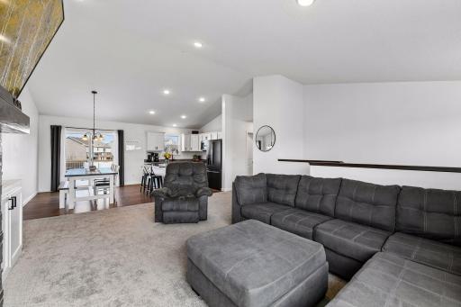 940 Lakewood Trail, Young America, MN 55397