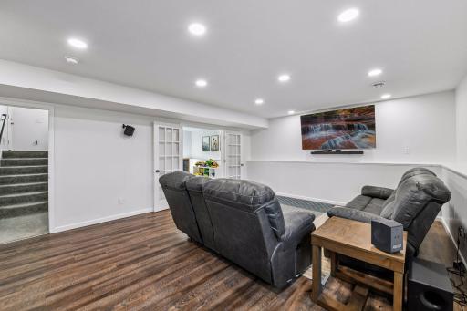 940 Lakewood Trail, Young America, MN 55397