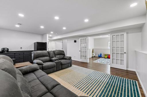 940 Lakewood Trail, Young America, MN 55397