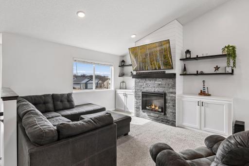 940 Lakewood Trail, Young America, MN 55397