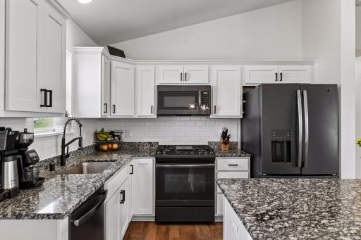 940 Lakewood Trail, Young America, MN 55397