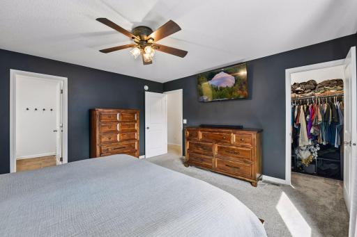 940 Lakewood Trail, Young America, MN 55397