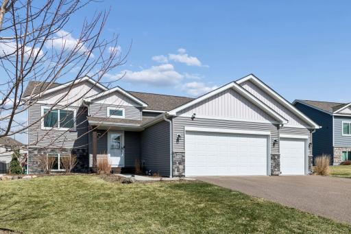 940 Lakewood Trail, Young America, MN 55397