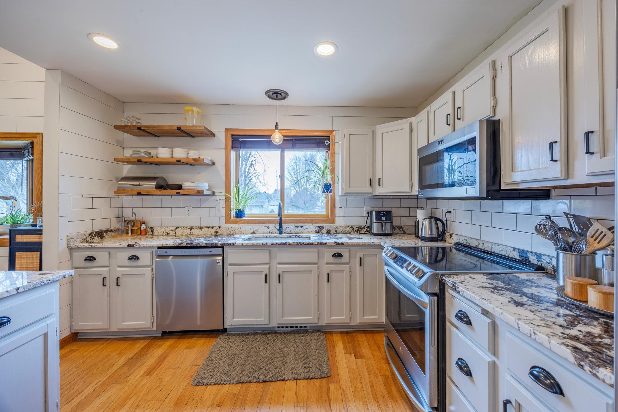 Crafting meals and entertaining will be a breeze in this spacious kitchen!