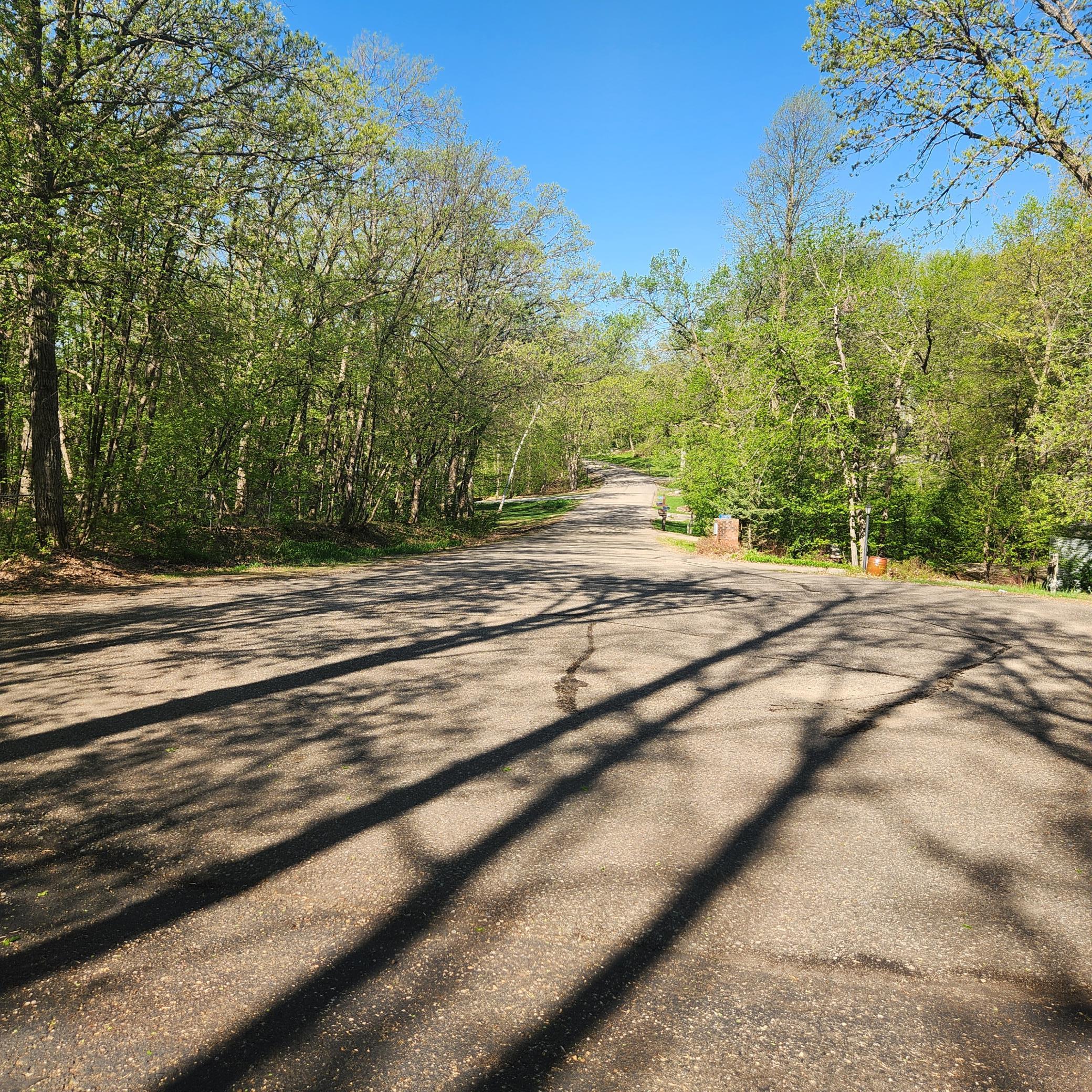 Quiet Cul de Sac on Knollwood Lane.