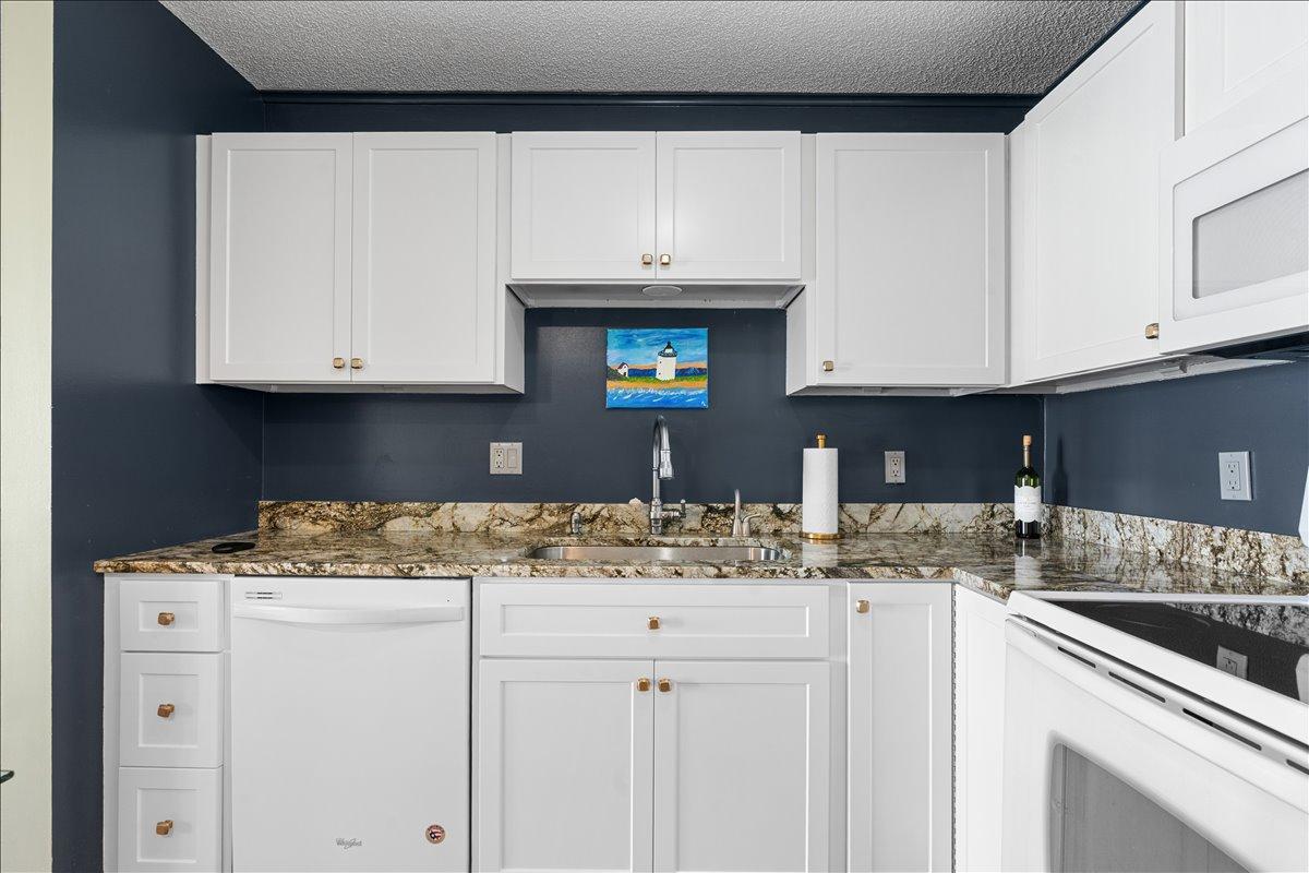 Built-in, Instant Hot Water