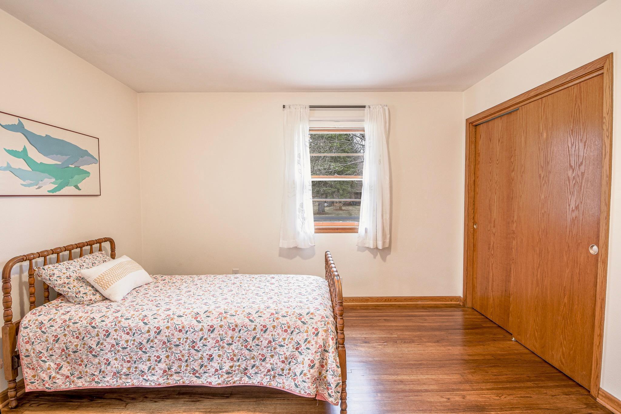 Second upper level bedroom.