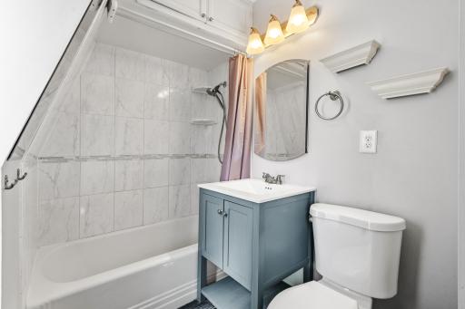 Upper level full bathroom.