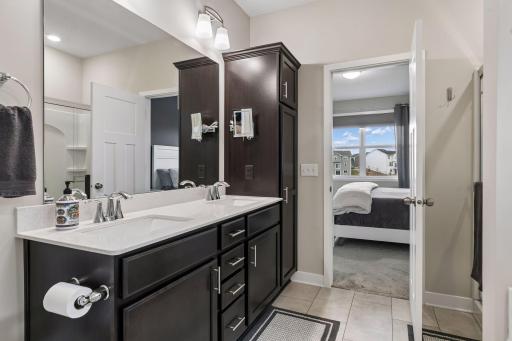 Primary En-Suite with Double Vanities - 2040 Diamond Lane