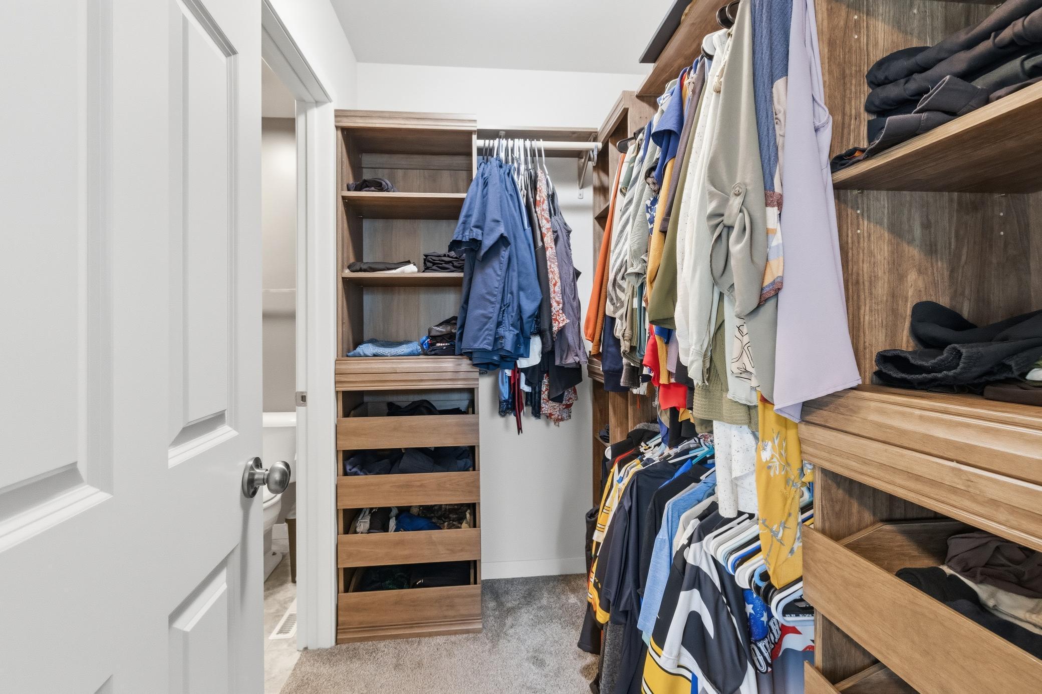 Main Bdrm Walkin Closet