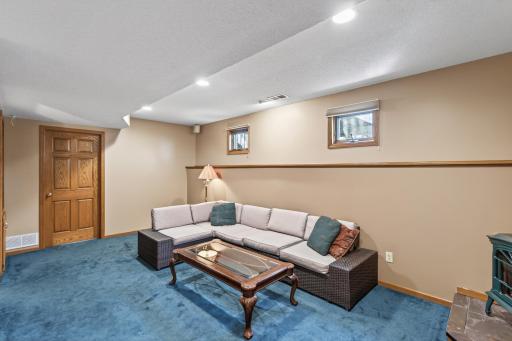 9585 72nd Street S, Cottage Grove, MN 55016