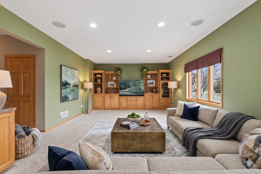 10502 Vera Cruz Drive N, Brooklyn Park, MN 55443