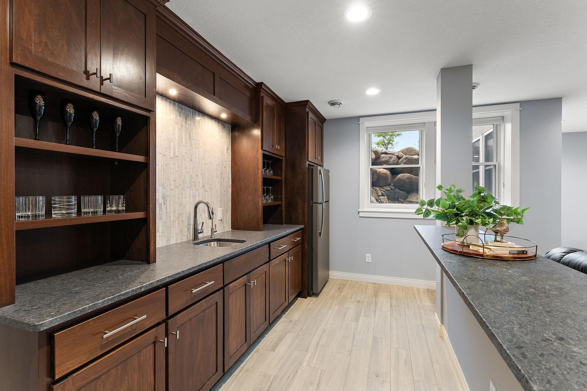 Full wet bar with leather granite countertops!