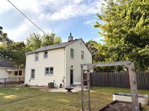 Fully fenced yard/part privacy