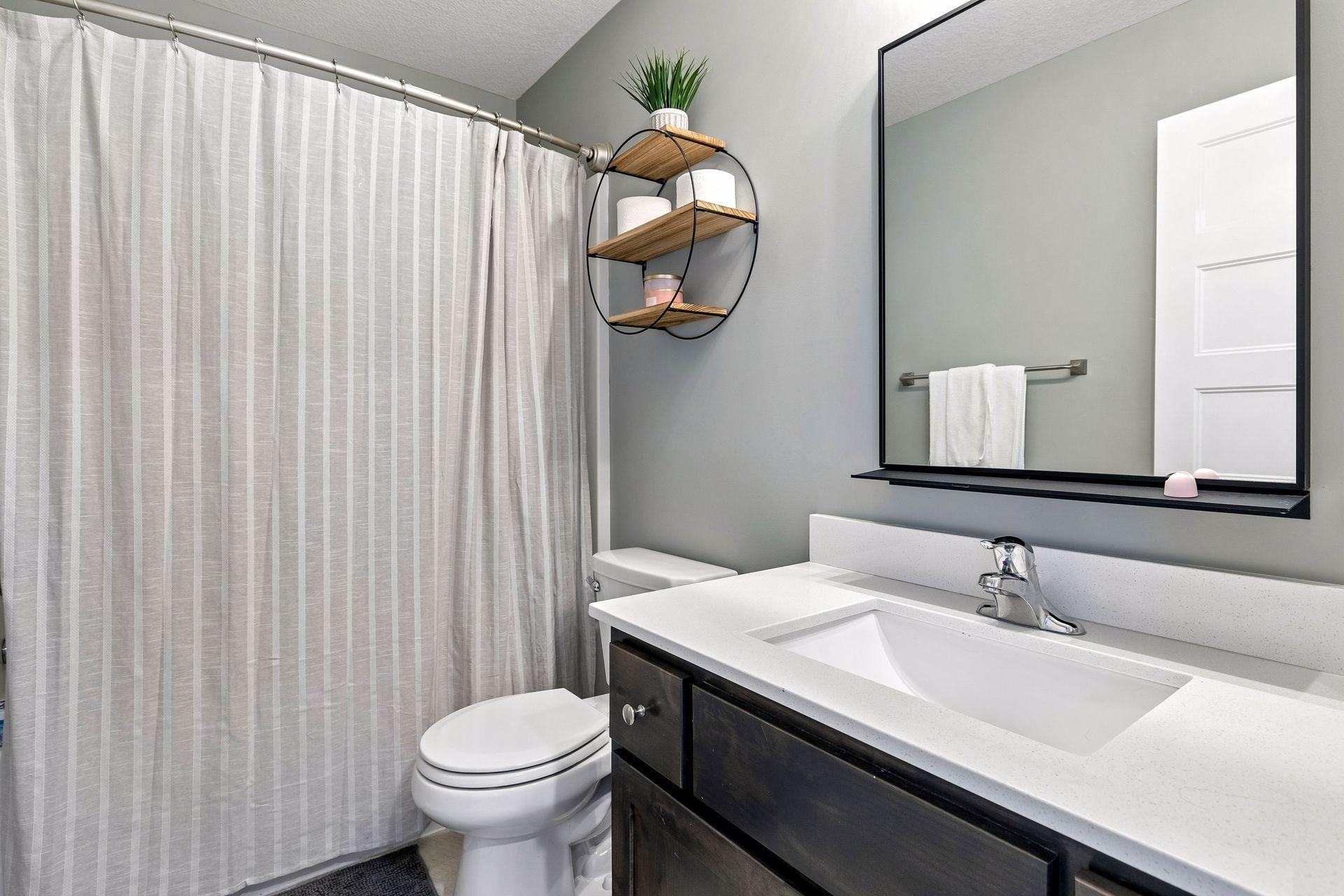 Upper Level Full Bath