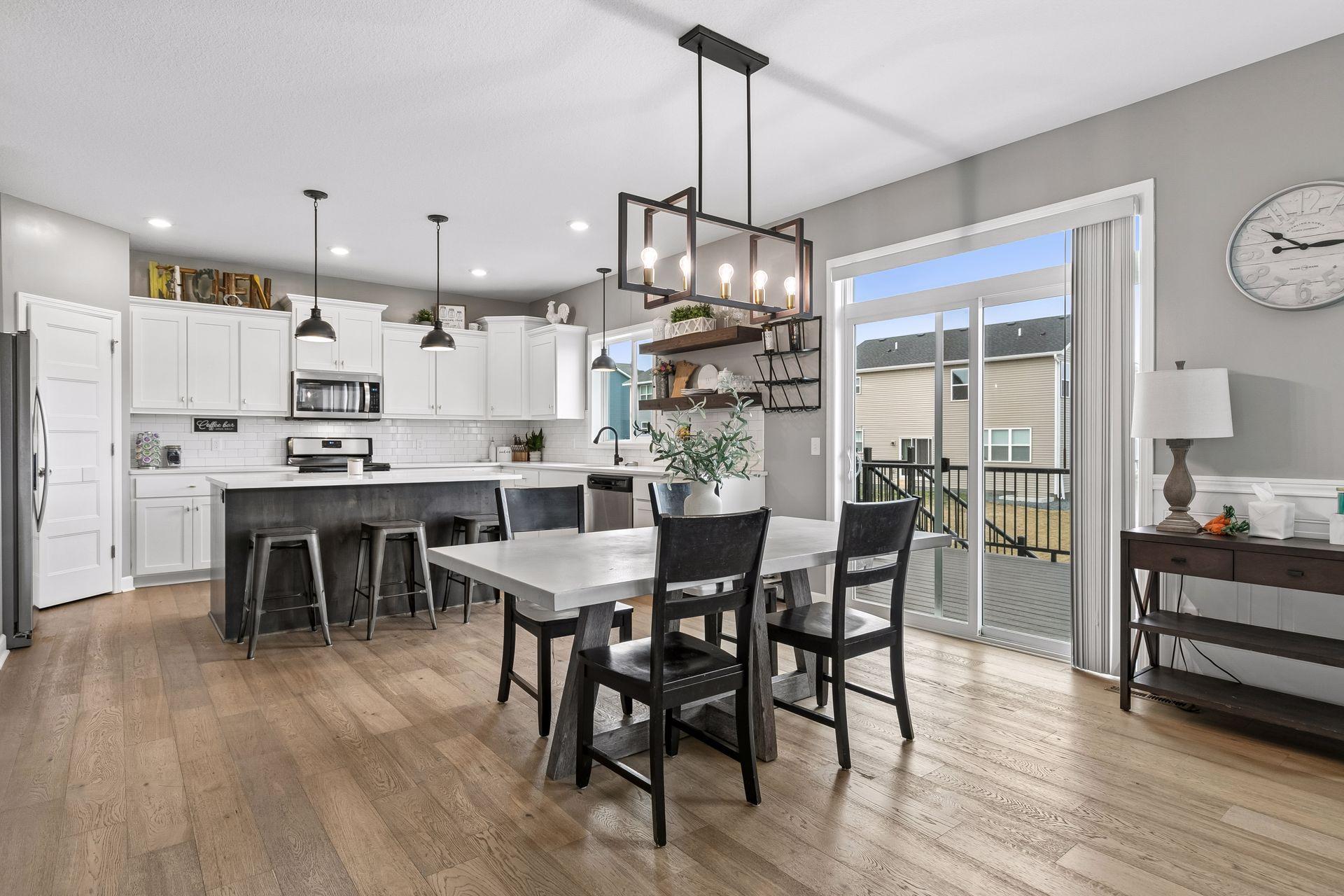 Dining & Kitchen Areas