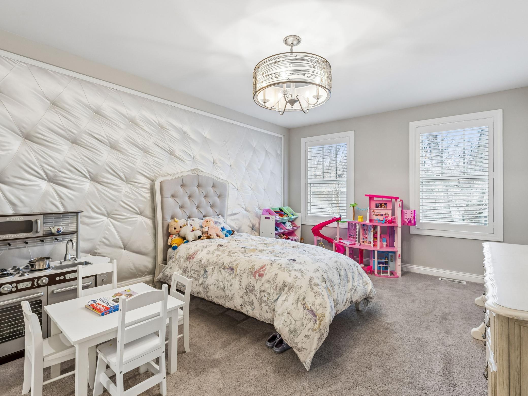 Vast bedroom includes ensuite bathroom and walk-in closet