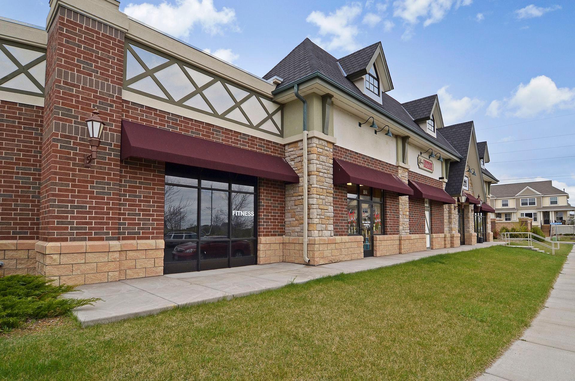 Close proximity to shopping, restaurants, coffee shops, grocery stores and more!