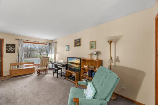 30-web-or-mls-1967 County Rd D-22.jpg