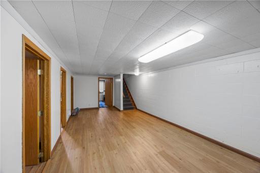 21-web-or-mls-1967 County Rd D West-115.jpg