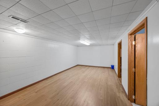 25-web-or-mls-1967 County Rd D West-135.jpg