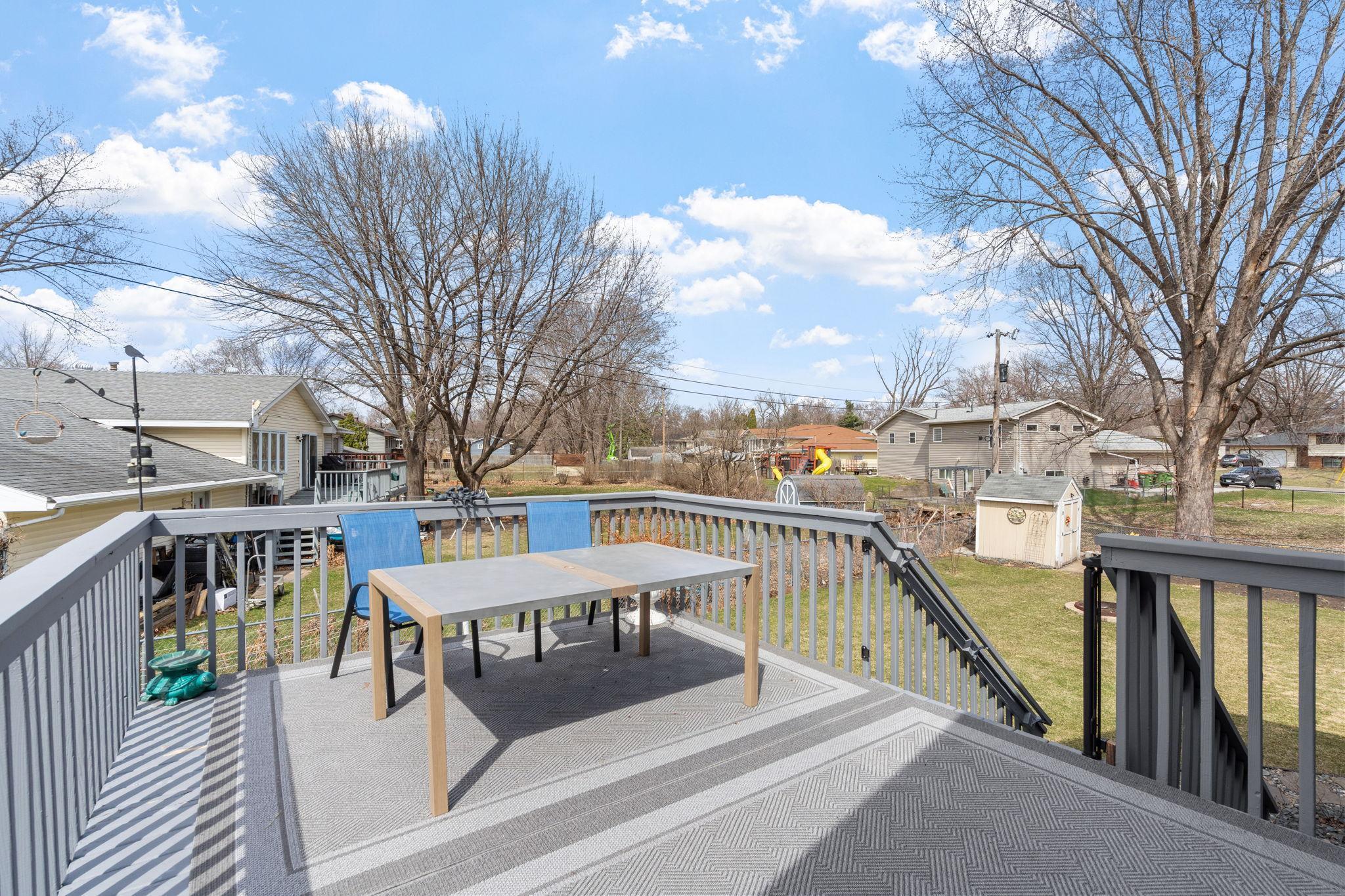 Deck is 15x10.7 and was recently painted.